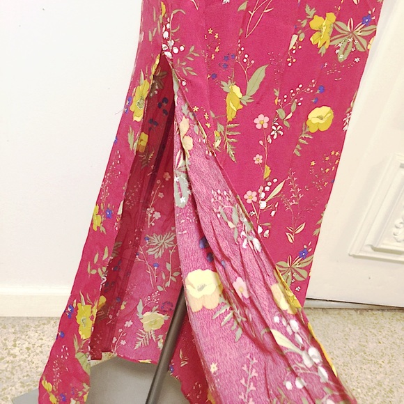 EXPRESS, Red Floral Off-The-Shoulders Smocked Maxi - Picture 10 of 16